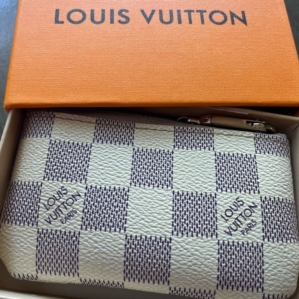 Louis Vuitton Card Holder - Picture 2 of 5